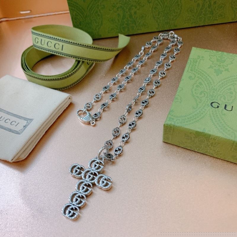 G*u*i necklaces